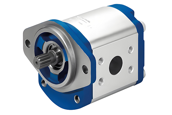 Cross-sectional diagram of an external gear pump showing driving gear, driven gear, inlet, outlet, and fluid flow path